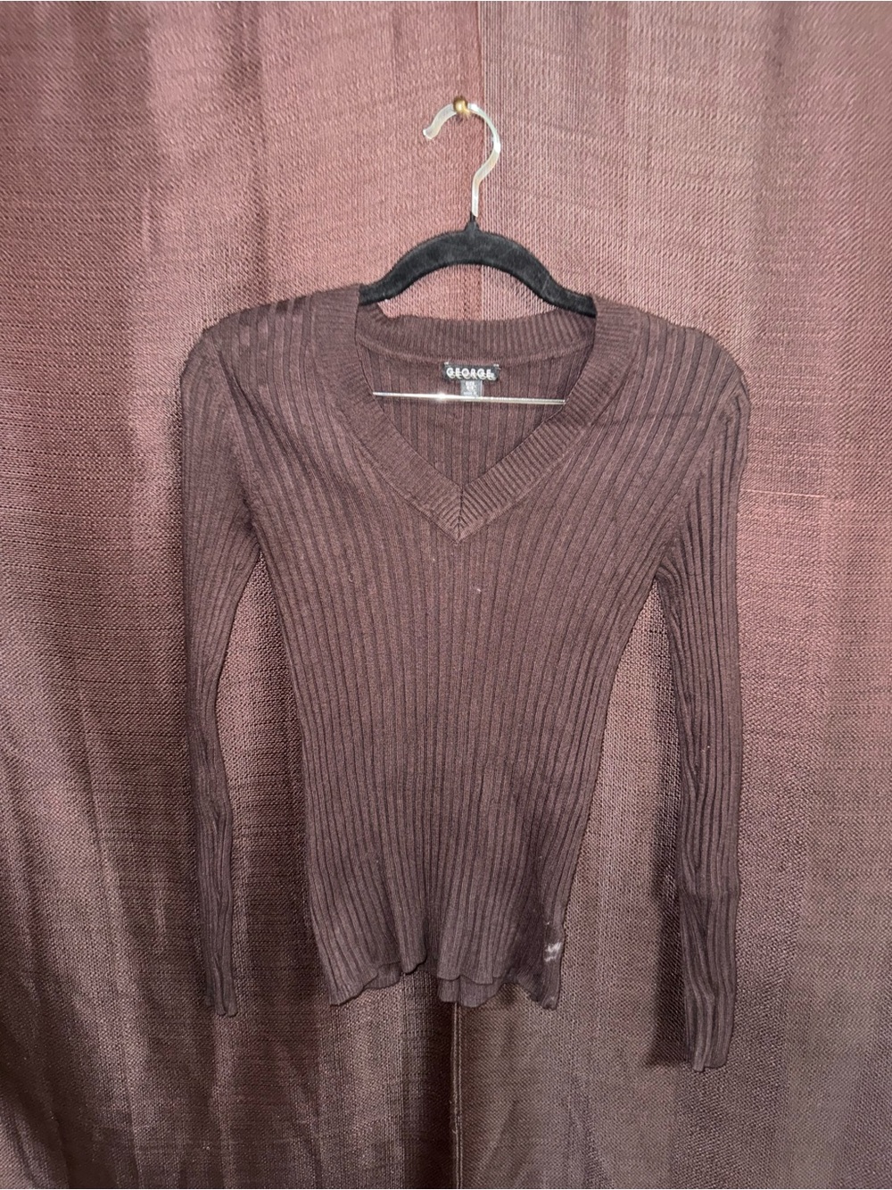 George Ribbed V-Neck Sweater in Mauve Brown